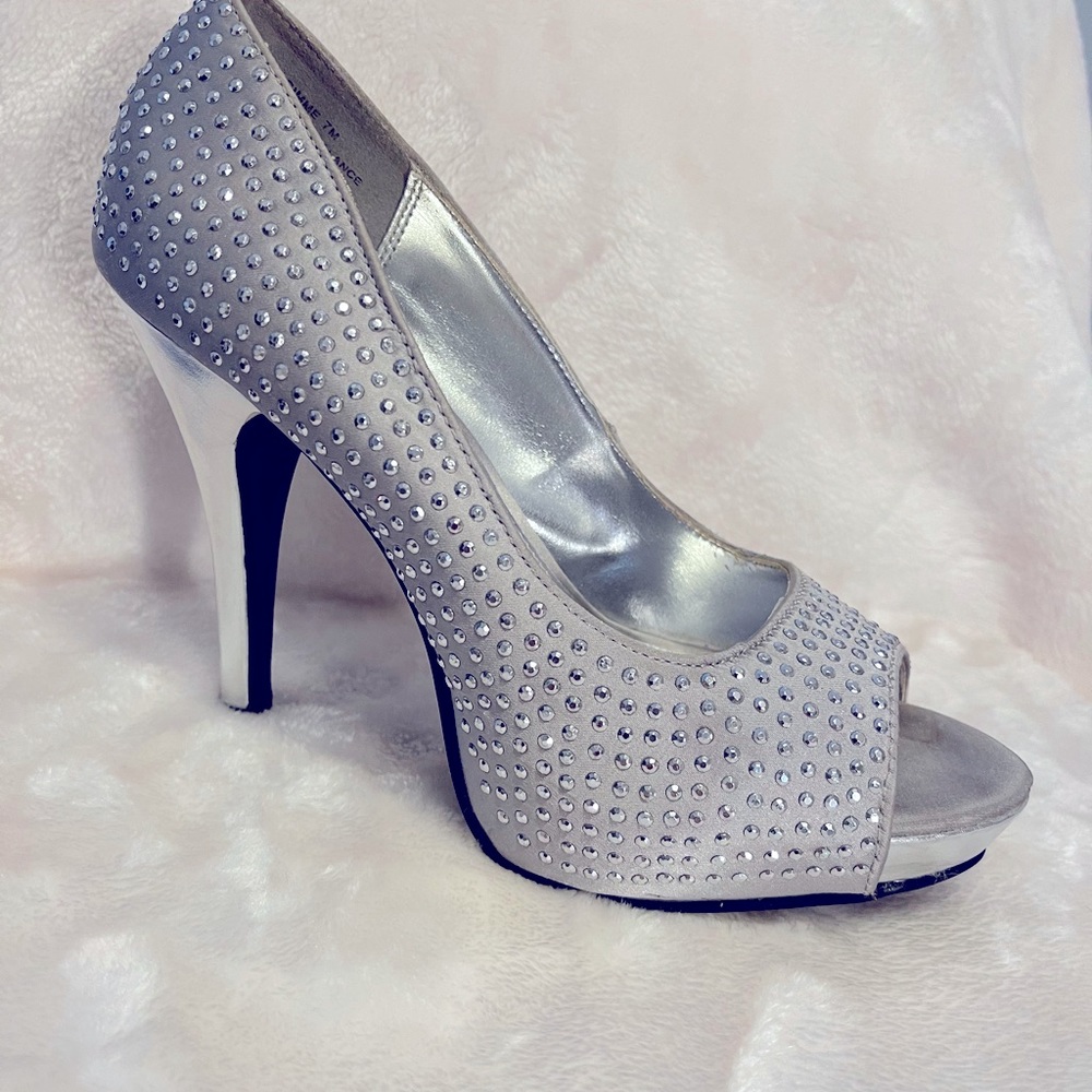 Rampage Gimme Silver Satin High Heels Sz 7